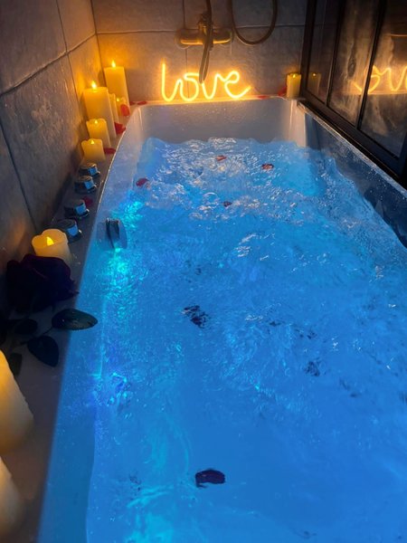 Hébergement AbracadaRoom : Évasion Sauvage et Luxe : Une Suite d’Exception À 10 minutes du centre ville d'AMIENS - Image 23