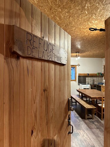 Hébergement AbracadaRoom : Refuge de Balenne - Séjour en groupe auprès de huskies - Image 2