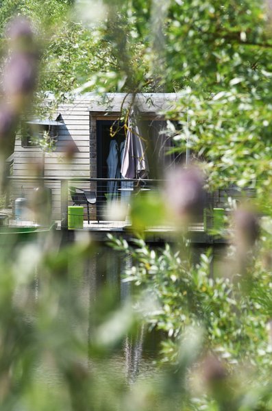 Hébergement AbracadaRoom : Lodge flottant Grenouilles & Spa - Image 1
