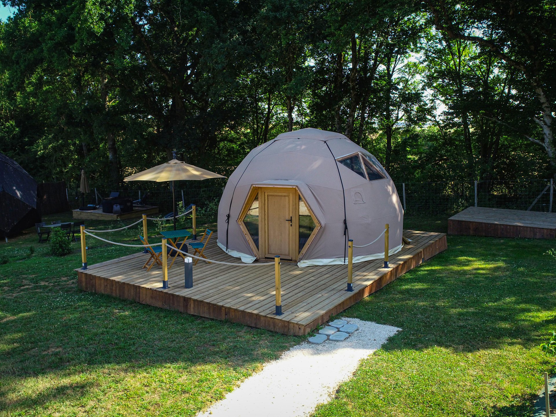 Le Dôme géodésique cocooning & Spa : Dôme en Bourgogne (Bourgogne-Franche-Comté)