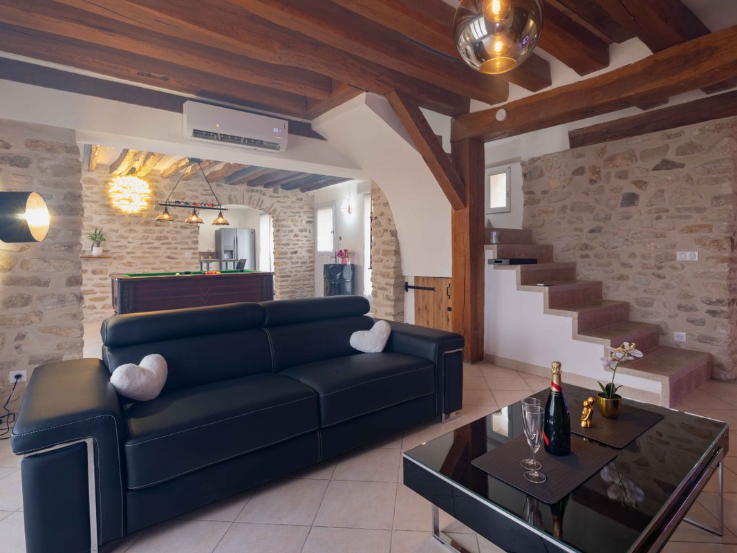 Eau Loin - Villa avec spa, sauna, hammam & salle de jeux à Ver Sur Launette (25)