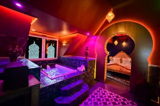 Le Palais des Mille et Une Nuits - Love Room, Jacuzzi, Pièce Secrète