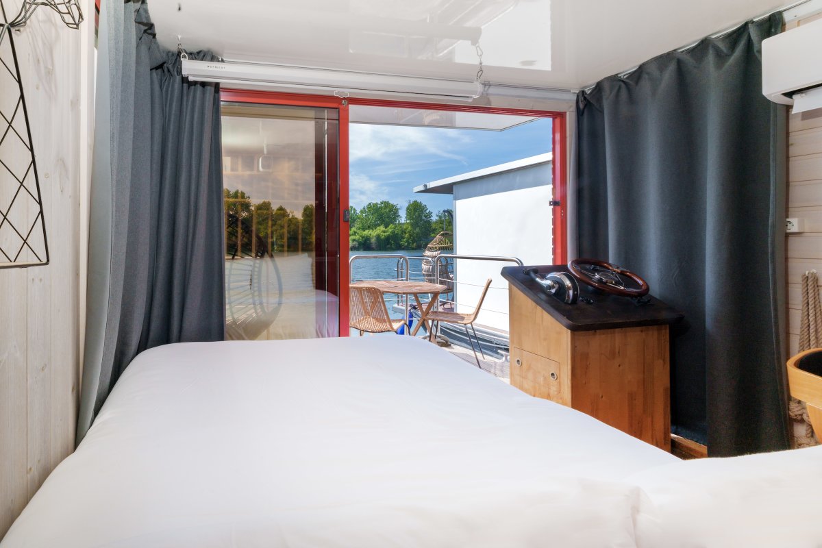 Suite flottante Lit Queen-size Sauna à Saint-Martin-La-Garenne (5)