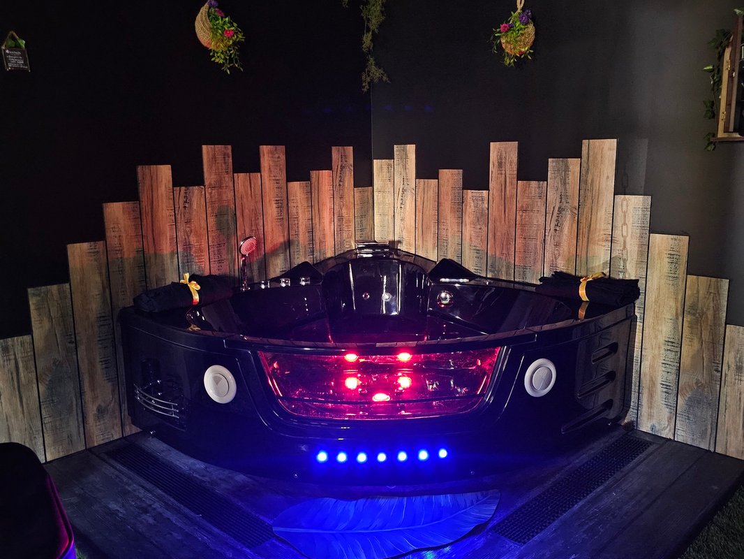 Secret love garden loveroom n'spa à Soleymieu (13)