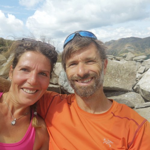 Nous sommes Paula (maraîchère en agroécologie installée depuis 7 ans) et Thierry (Accompagnateur en Moyenne Montagne depuis 12 ans), des amoureux de la nature et nous essayons de mettre tout en œuvre pour la protéger.