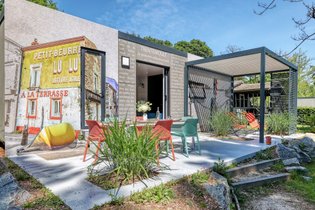 Cottage Carrousel Family