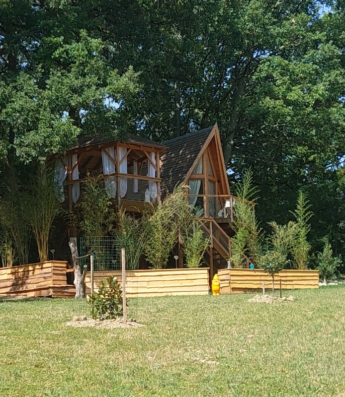 Cabane perchée BLOOMA & Spa à Sarrant (18)