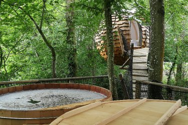 cabane perchée avec spa privatif