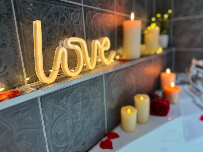 Hébergement AbracadaRoom : Chalet Romantique Spa & Ciné Privé / 10 min centre - Image 29