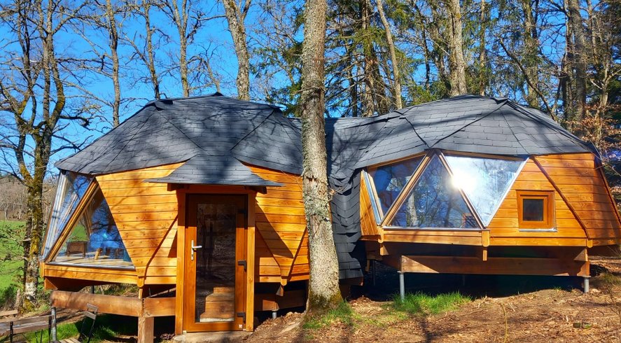 Hébergement AbracadaRoom : Double Dôme au bord d'un lac - Image 1