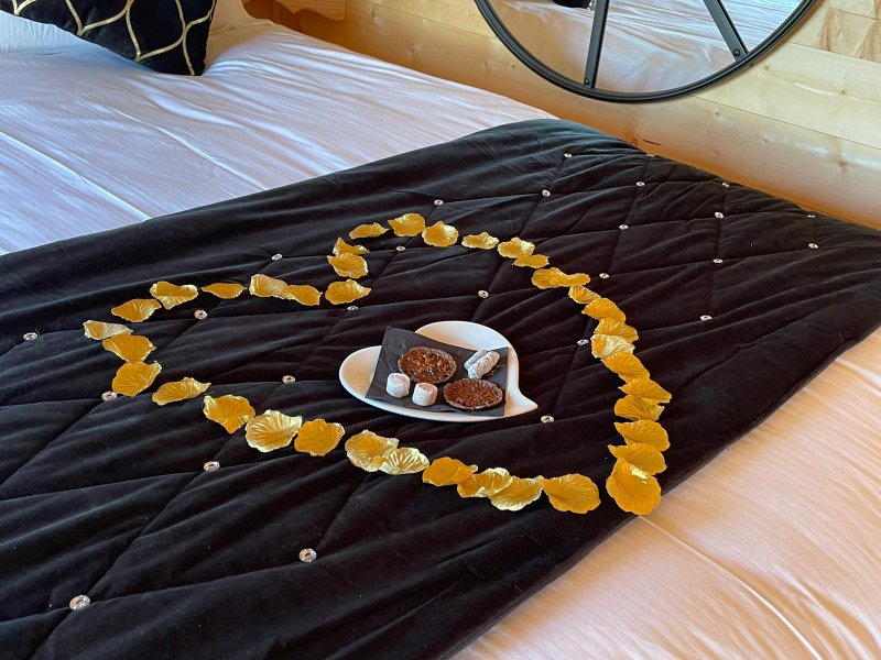 Hébergement AbracadaRoom : Roulotte Spa Kamadéva - Image 3