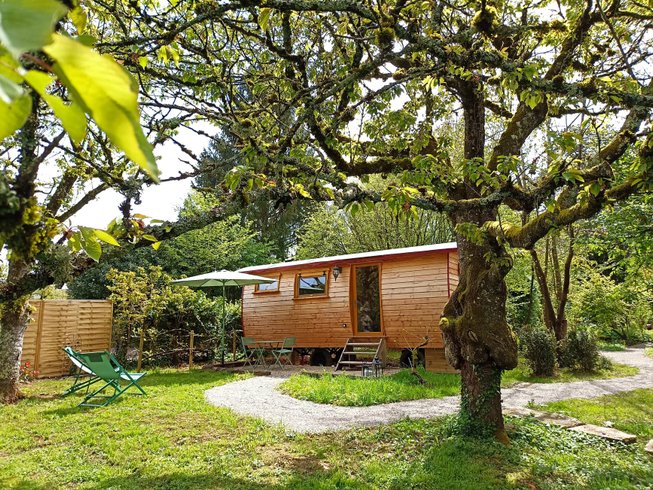 Hébergement AbracadaRoom : La Roulotte du Domaine de la Comté & Spa - Image 3