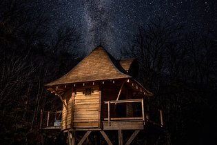 Cabane sur pilotis Cantal