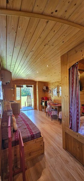 Hébergement AbracadaRoom : Roulotte du Soleil - Image 11