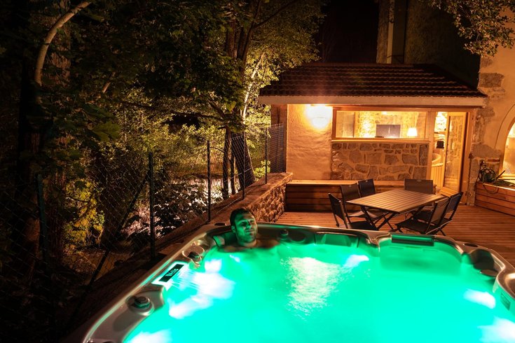 Hébergement AbracadaRoom : La Chapelle-Moulin & SPA - Nuit romantique "dans une cascade" - Image 3