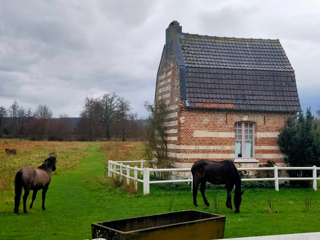 La Maisonnette de poupée avec cheminée, Vue Nature & Vélos à Epagne Epagnette (6)