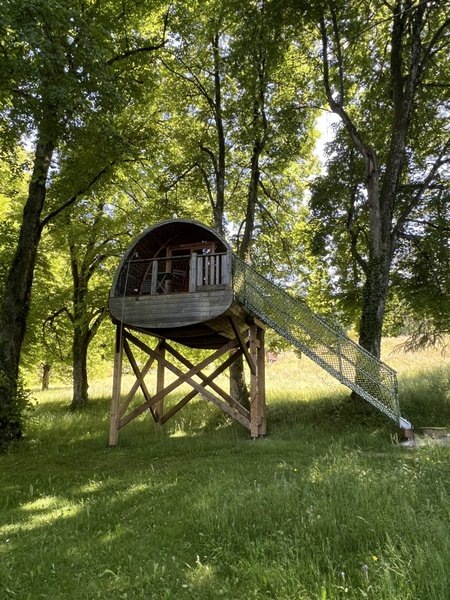 Hébergement AbracadaRoom : Cabane accès Escalier & Spa privatisable - Image 1