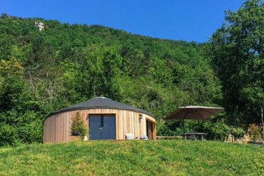 Cabane Spa et vue panoramique à Saint-Vincent-De-Cosse (4)