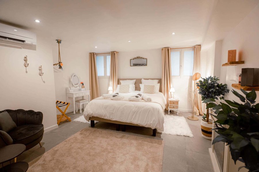 Hébergement AbracadaRoom : Suite Vénusa Romantique & SPA - Place de la Comédie - Image 13