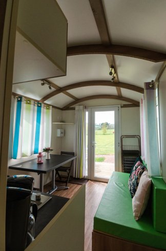 Hébergement AbracadaRoom : Roulotte moderne atypique - Image 3