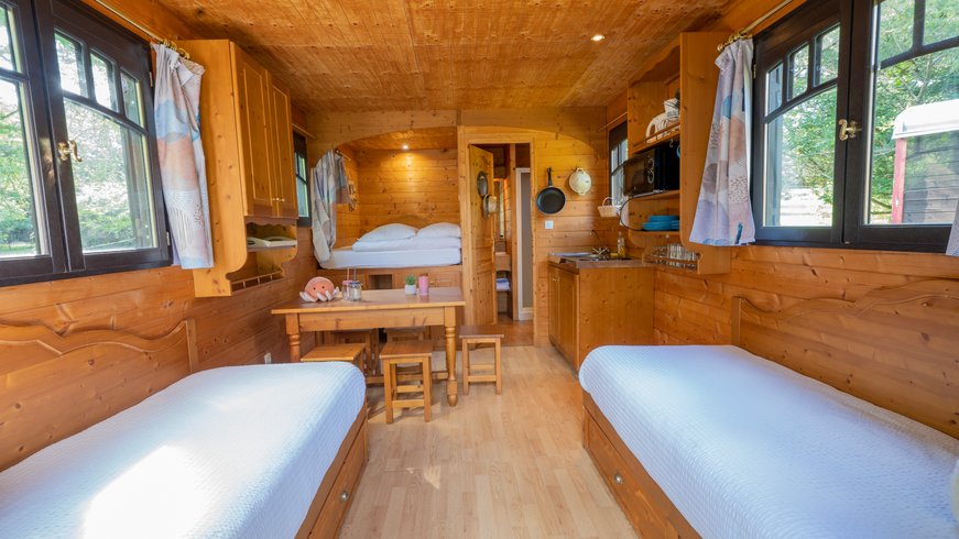 Hébergement AbracadaRoom : Roulotte Gîte familiale - Image 10