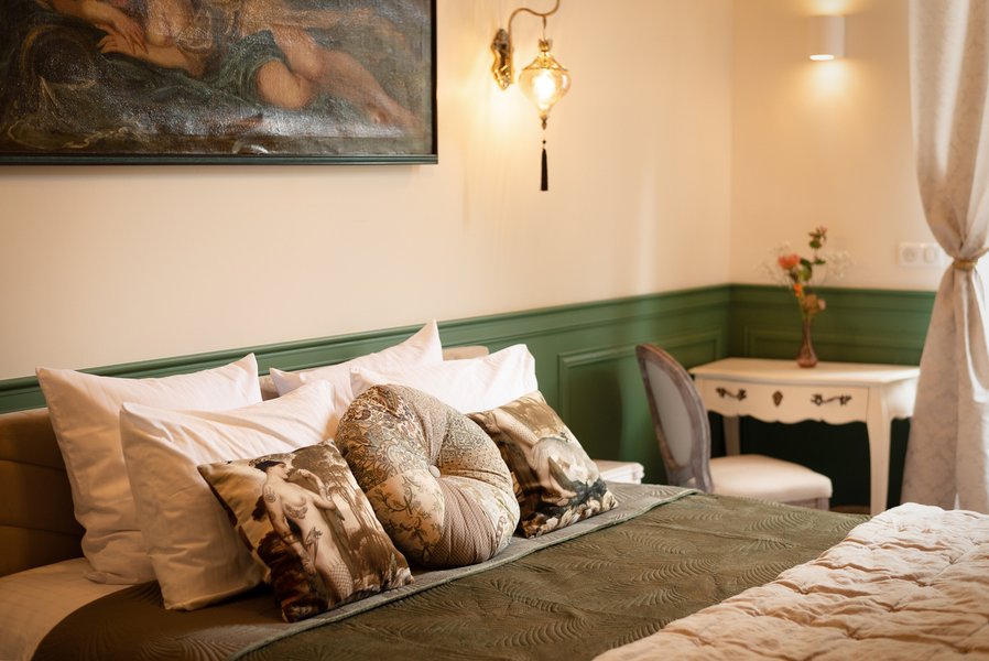 Hébergement AbracadaRoom : Manoir de Laroque Delprat - Chambre deluxe Leda - Image 5