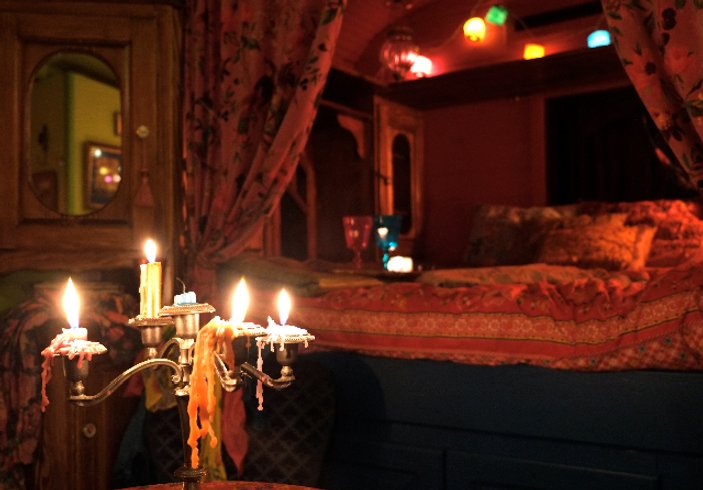 Hébergement AbracadaRoom : La Roulotte de Sandor - Image 9