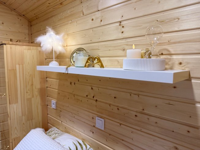 Hébergement AbracadaRoom : La roulotte dorée & bain nordique privatif - Image 21