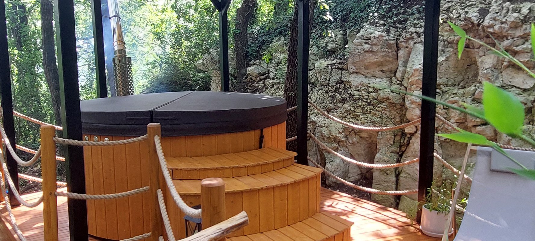 Cabane perchée GAIA & Spa à Sarrant (16)