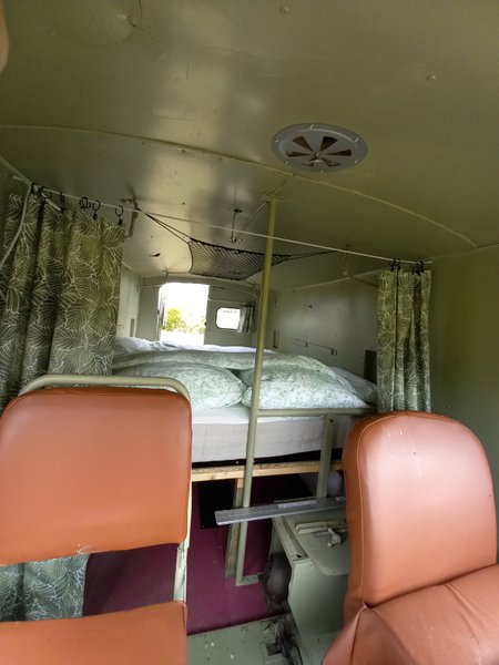 Hébergement AbracadaRoom : Jungle Tent with Vintage Military Ambulance - Image 18