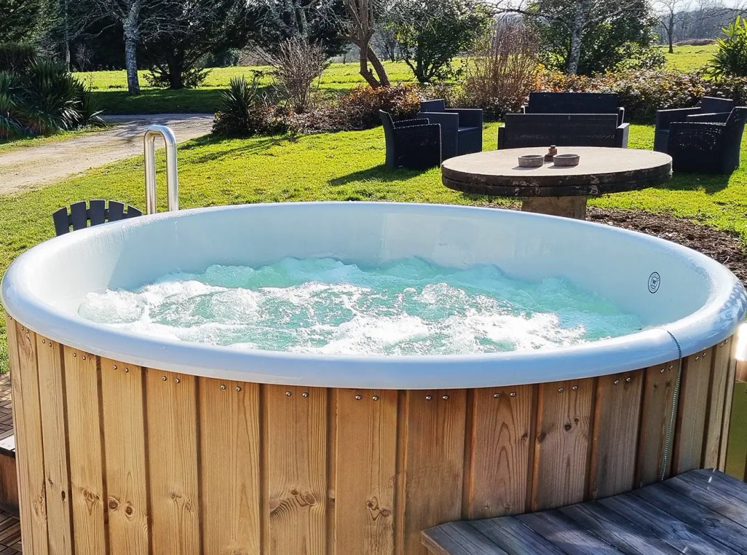 Gite La Petite Clavelie Dordogne & Spa - 10 personnes à Riberac (1)