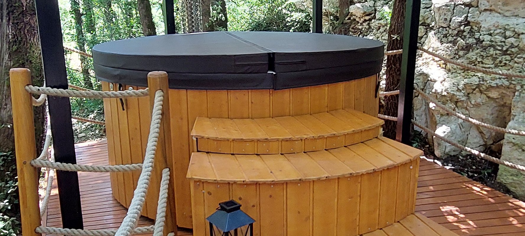 Cabane perchée GAIA & Spa à Sarrant (24)