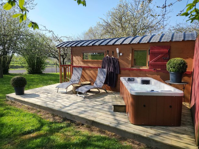 Hébergement AbracadaRoom : La Roulotte & spa - Image 2