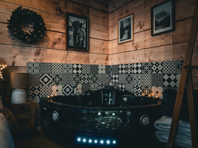 Hébergement AbracadaRoom : Chalet romantique,SPA, CINÉMA, 5 min centre - Image 6