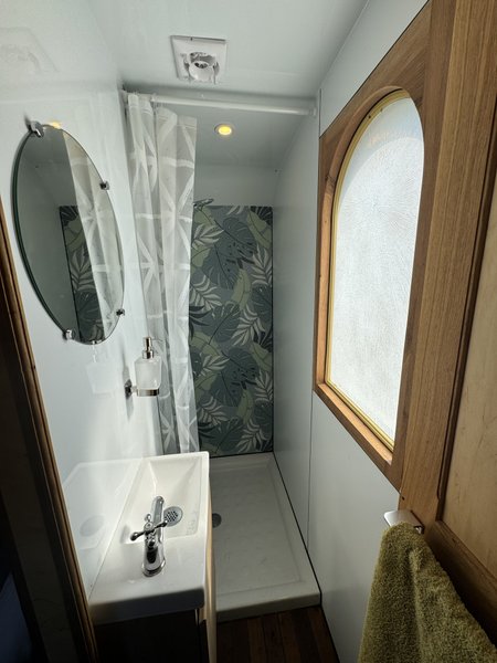 Hébergement AbracadaRoom : La roulotte à la Ferme de Youna & Zélie - Image 7