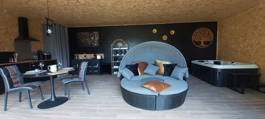 Hébergement AbracadaRoom : "F"anny - Wigwam, piscine & spa - Image 40