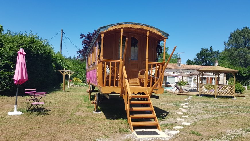 Hébergement AbracadaRoom : Roulotte Ô Bois d'mon cœur - Image 2