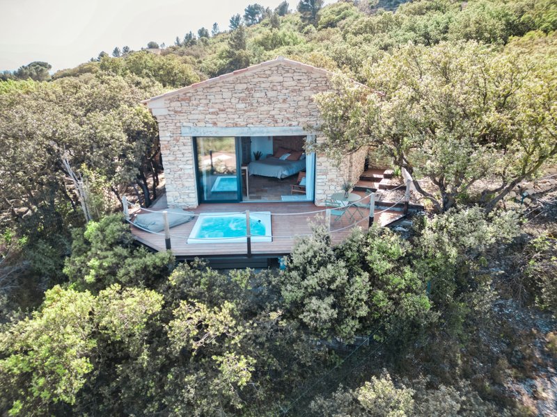 Domaine AbracadaRoom : LE CABANON 2.42 - Image 1