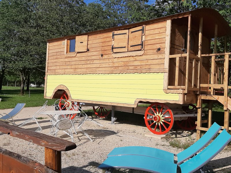 Hébergement AbracadaRoom : Roulotte Maquisarde - Image 4