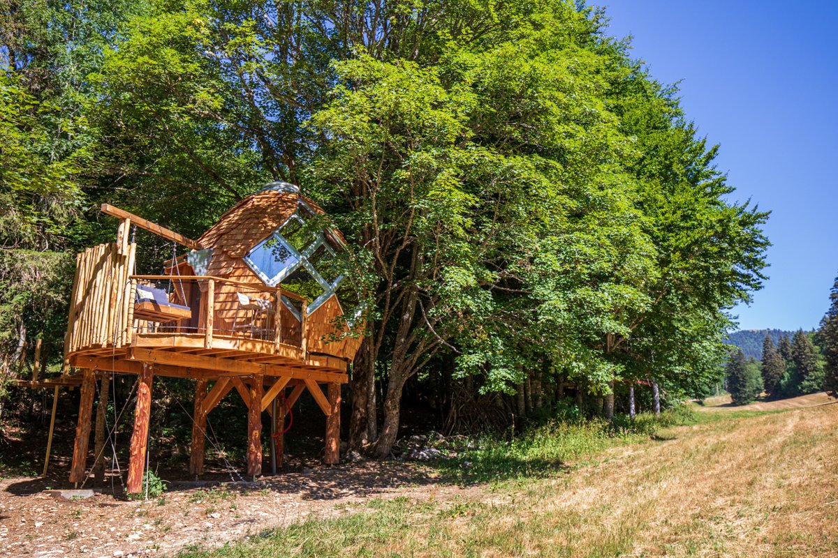 La Pomme de Pin Perchée, cabane romantique pour 2 à Autrans (53)