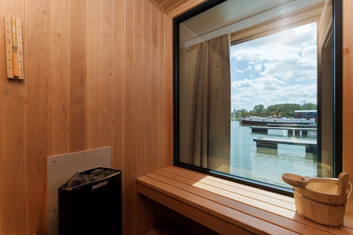 Suite flottante Supérieure Lit king-size Balnéo Sauna à L'isle Adam (8)