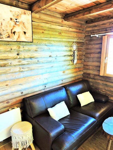 Hébergement AbracadaRoom : Authentique chalet en rondins avec spa en pleine nature - Image 7