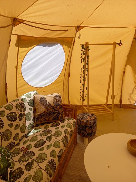 Hébergement AbracadaRoom : Jungle Tent with Vintage Military Ambulance - Image 7