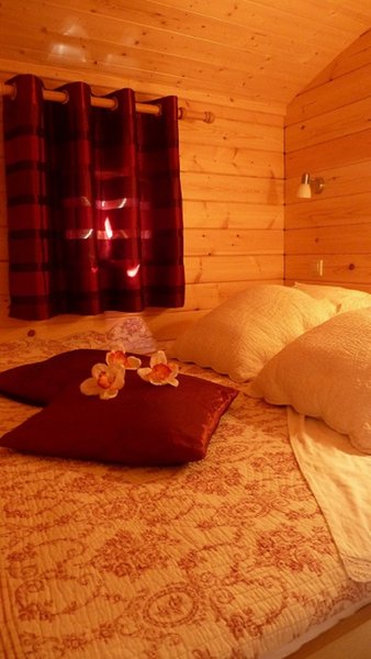 Hébergement AbracadaRoom : La Roulotte Spa bohème - Image 8