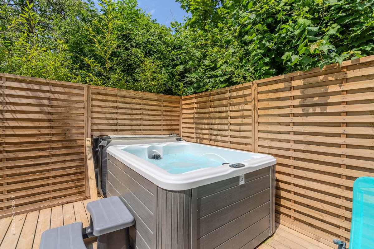 Dôme Fiore avec jacuzzi à Nanteuil Les Meaux (8)