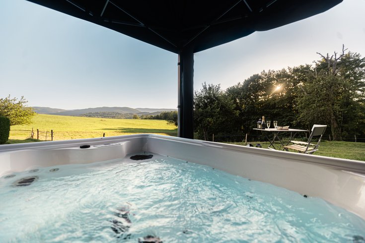Hébergement AbracadaRoom : La Roulotte Paradis : insolite, SPA privatif, piscine - Image 2