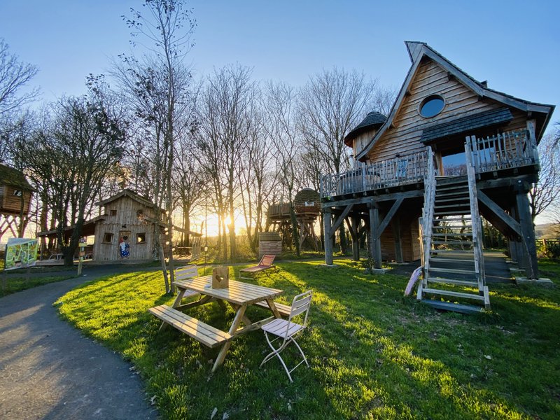 Hébergement AbracadaRoom : Le Repaire du dragon, château féérique avec SPA - Image 48