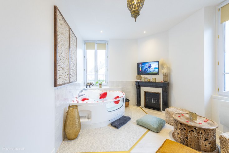 Hébergement AbracadaRoom : Suite 1001 nuits avec Jacuzzi 15min Disney - Image 7