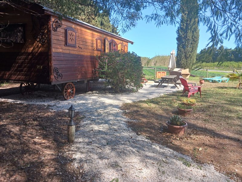 Hébergement AbracadaRoom : La Roulotte Spa bohème - Image 1