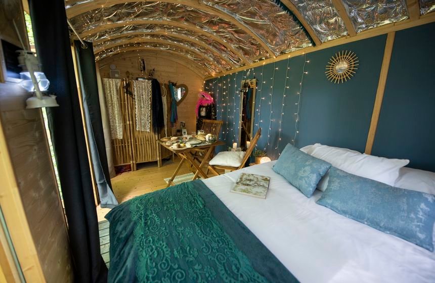 Hébergement AbracadaRoom : La roulotte "Dentelles et enchantements" - Image 8